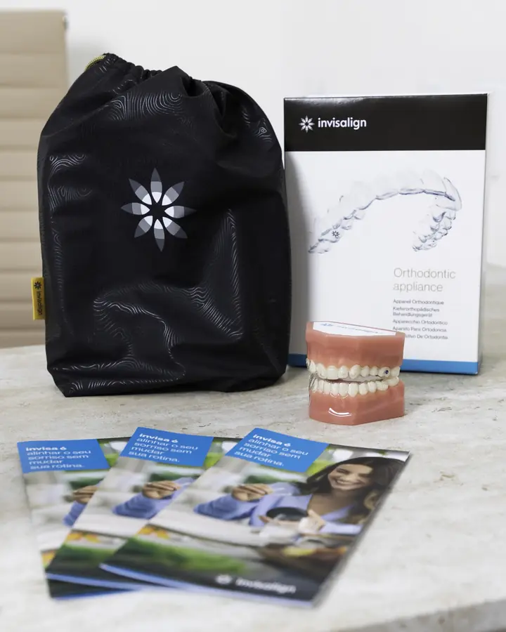 Kit de alinhadores Invisalign na Aria